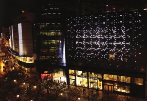 Bright lights, big city. The Media facade at IMF's Zeilgalerie in Frankfurt Bright lights, big city. The Media facade at IMF's Zeilgalerie in Frankfurt