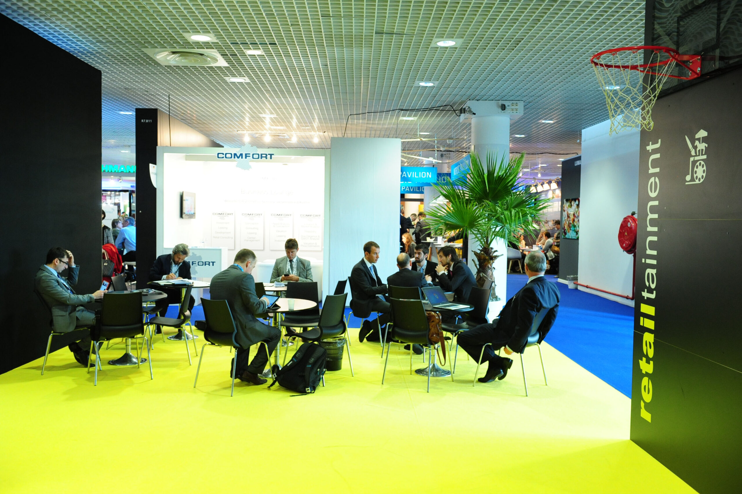 MAPIC 2014 - EXHIBITION AREA - RETAILTAINMENT PITCHING AREA