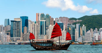 Junk boat in Hong Kong © danielvfung/GettyImages 